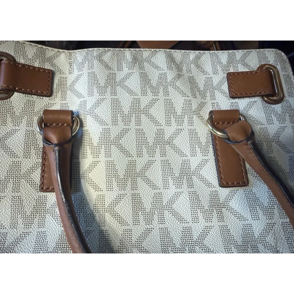 Michael Kors Signature Tote Shoulder Bag Beige Vanilla Brown Leather‎ Gold Chain